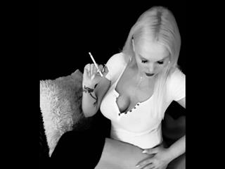 Daisy Hotwife