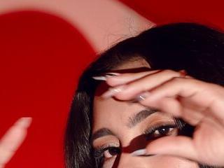 miah b