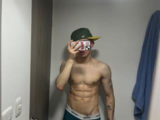 strongManLatino